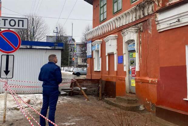 В доме в Богородицке, где с крыши упала наледь на женщину с ребенком, ранее обрушалась кровля