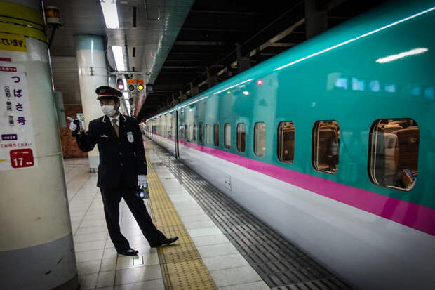 Жесты и выкрики японских железнодорожников