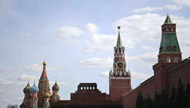Вид на Собор Василия Блаженного и Кремль. Архивное фото