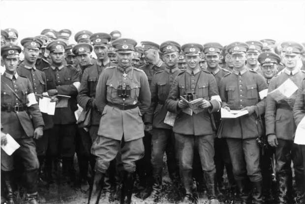 Ханс фон Сект с немецкими офицерами на маневрах в Тюрингии, 1925 год