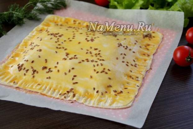 смазать желтком и посыпать льняным семенем