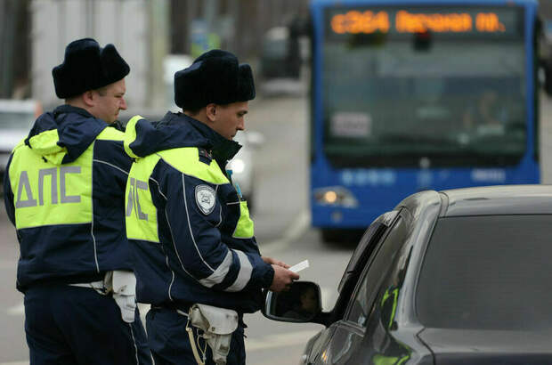 В Новгородской области перевернулся пассажирский микроавтобус