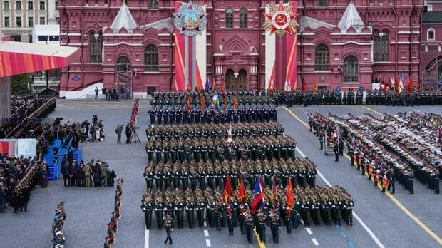 Парад Победы начался на Красной площади в Москве