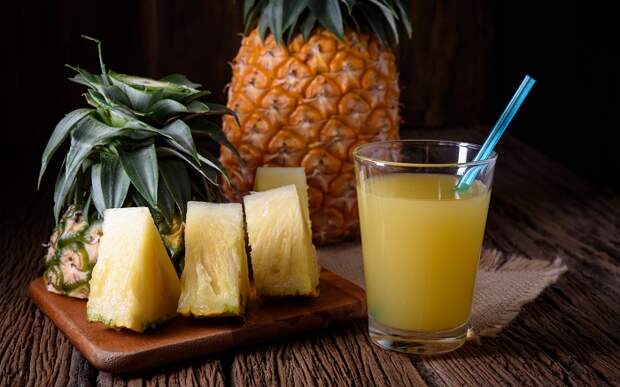 В состав ананасового сока не входят вещества-жиросжигатели. / Фото: goodfon.ru