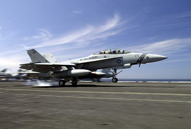 Истребитель F/A-18F Super Hornet