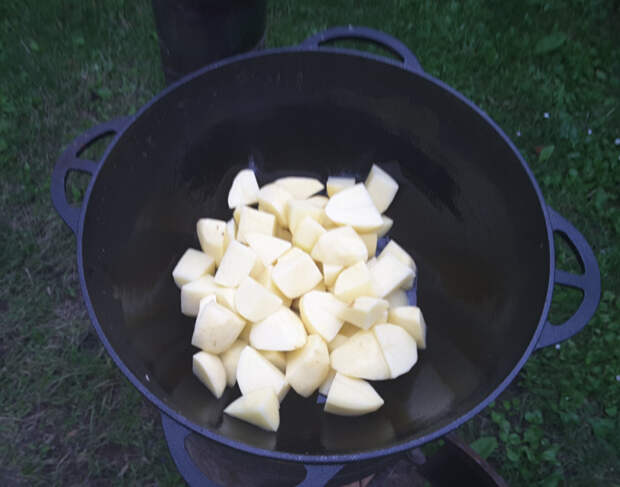 Тушеная картошка с грибами и мясом в казане Тушеная картошка с грибами и мясом в казане