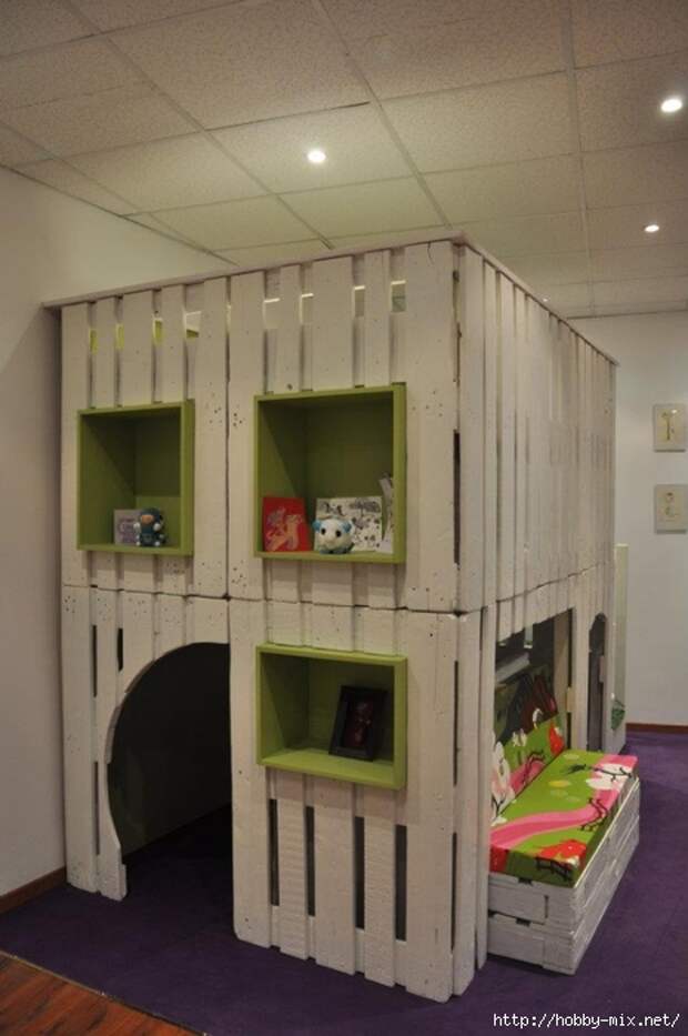 kid-house-made-from-pallets2 (465x700, 190Kb)
