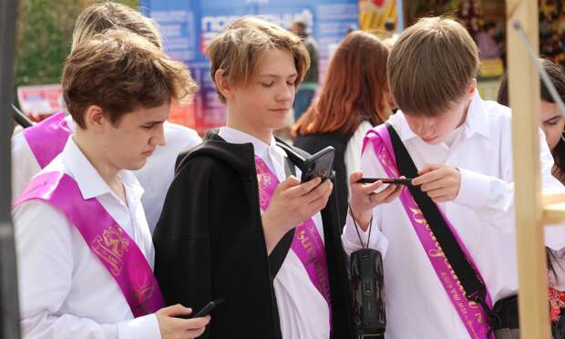 Последние звонки в школах России пройдут 26 мая, выпускные — 27 июня