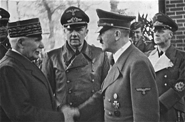 Маршал Франции приветствует немецких союзников по крестовому походу против большевизма. 1942 г., Бундесархив. 