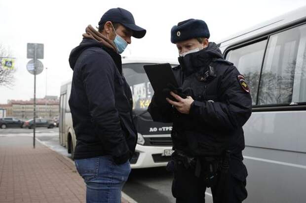 Девять человек будут судить за организацию незаконной миграции в Петербурге