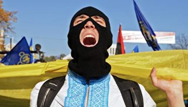 Участник марша по случаю годовщины образования Украинской повстанческой армии в Киеве. Архивное фото