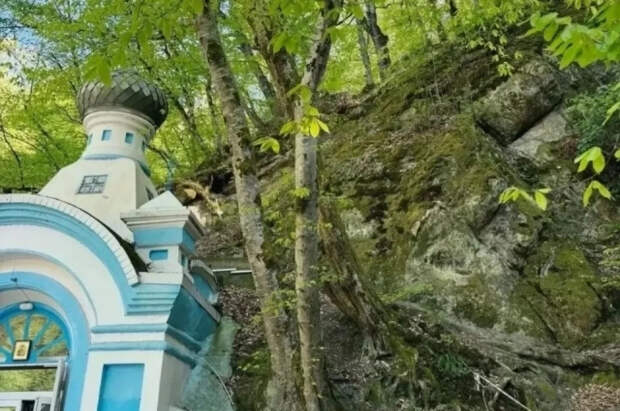 В Горячем Ключе две девочки сорвались со скалы, пытаясь сфотографироваться