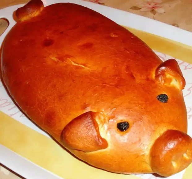 Хлеб свинкам. Пирог Свинка кулебяка. Кулебяка с мясом в виде поросенка. Кулебяка с мясом Свинка. Пирог в виде поросенка.