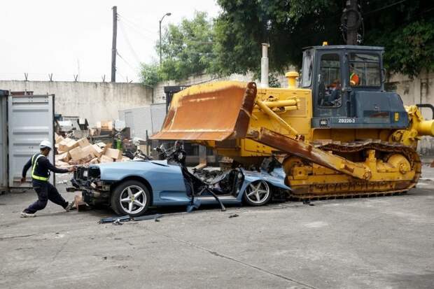 Контрабандный Ferrari 360 Spider раздавлен бульдозером на Филиппинах авто, автомобили, контрабанда, конфискация, спорткары, суперкары, филиппины