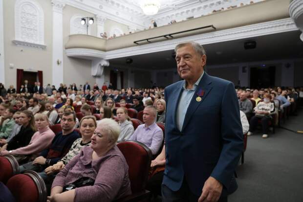 Геннадий Дюмин награждён золотой медалью "За особый вклад в развитие Тульской области"