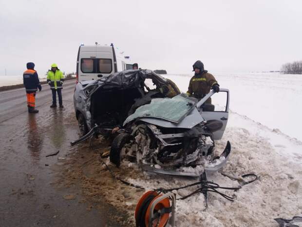 Водитель и двое пассажиров легковушки погибли в ДТП под Можгой
