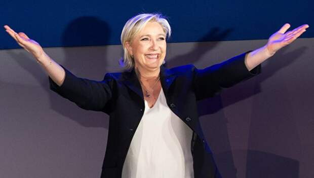 Лидер политической партии Франции Национальный фронт, кандидат в президенты Франции Марин Ле Пен. Апрель 2017