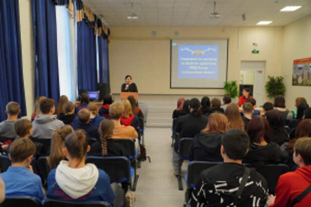 В Курганской области полицейские и спортсмены рассказали школьникам о вреде наркотиков и пользе здорового образа жизни