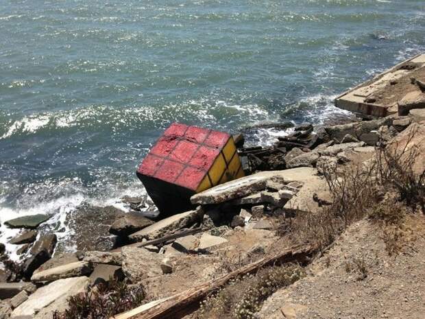 15. «Вымыло на берег гигантский кубик Рубика» в мире, вещи, интересно, находка, пляж, удивительно
