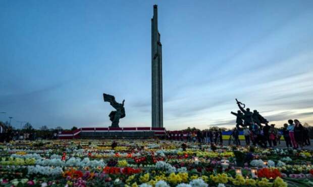 Рижская дума проголосовала за снос памятника Освободителям