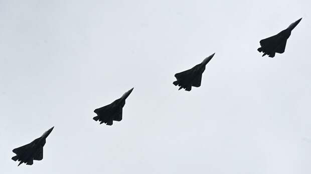 ВКС России получат два серийных Су-57 в 2021 году, сообщил источник 