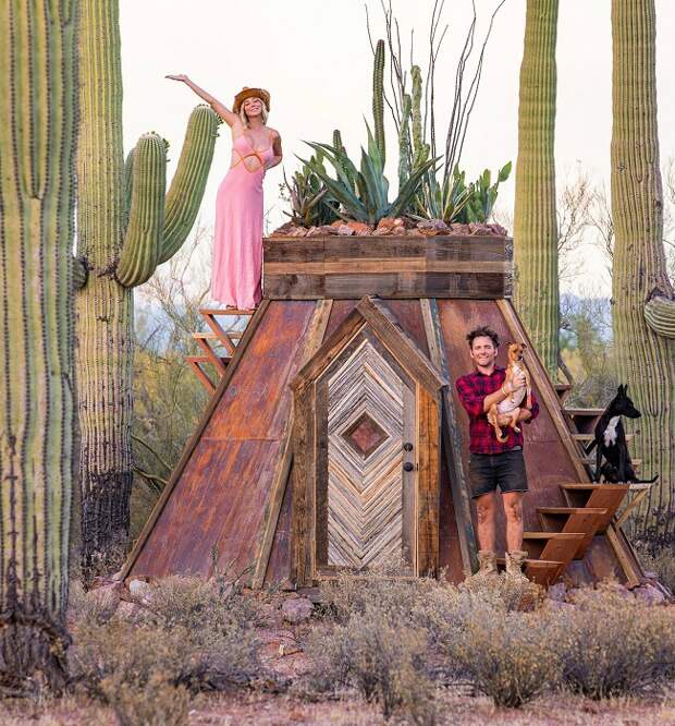 Творческий дуэт экспериментаторов Сары Андервуд и Джейкоба Витцлинга решил построить стальной домик среди пустыни Соноры. | Фото: realestate.com.au. Творческий дуэт экспериментаторов Сары Андервуд и Джейкоба Витцлинга решил построить стальной домик среди пустыни Соноры. | Фото: realestate.com.au.