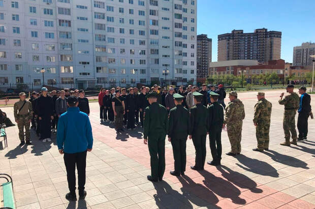 Курсанты НВВКУ приняли участие в проведении военных сборов для школьников Новосибирска