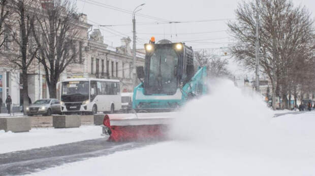 В Симферополе продолжают ликвидировать последствия непогоды