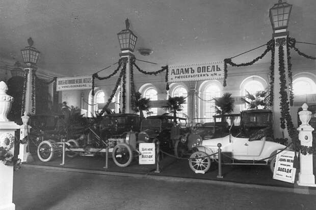 Автосалон в Санкт-Петербурге 1913 года автовыставка, автосалон, ретро фото