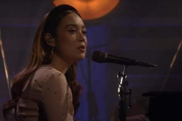 Watch: Laufey performs 'Goddess' on 'Tonight Show'