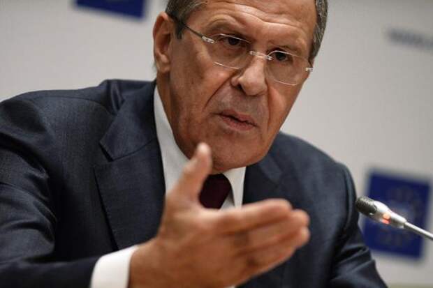 Лавров ответил на оскорбления Запада по Сирии в адрес России Лавров назвал реакцию Запада на ситуацию в Сирии «истерикой» и напомнил о бомбардировках Югославии