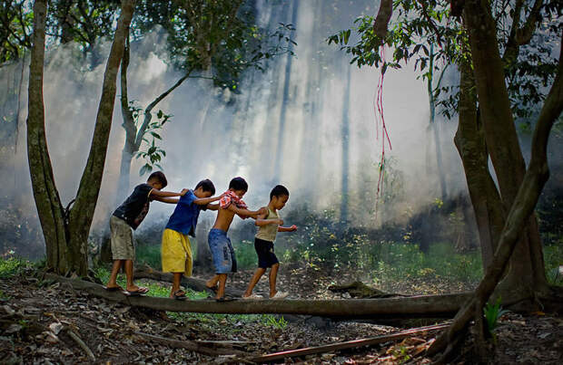 30 волшебных фотографий играющих детей из разных стран Мира детство, фото