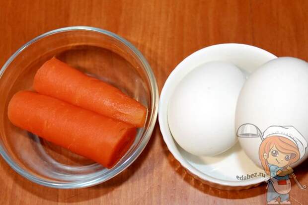 Вареные яйца и морковь