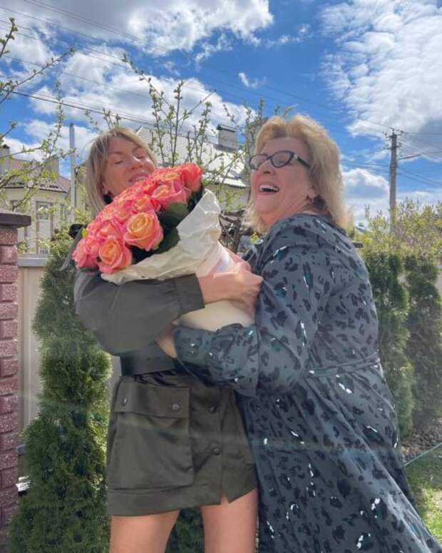 Леся Никитюк поздравила маму Кэт с Днем Матери