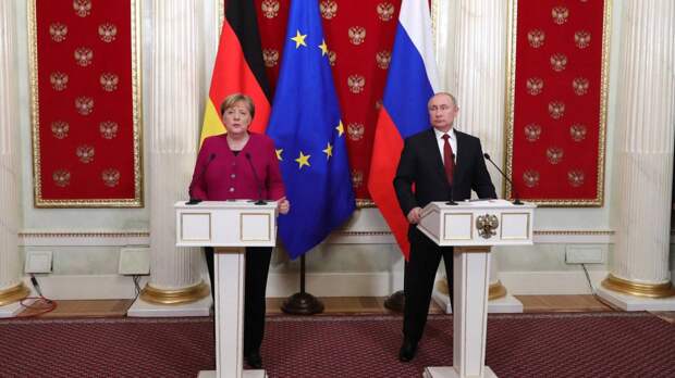 Меркель призвала Путина повлиять на Лукашенко в ситуации с беженцами на польской границе