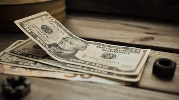 «Спекулирую как хочу»: Трамп ненароком обвалил доллар до четырехлетнего минимума