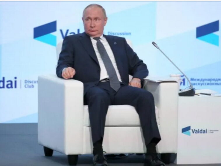 Путин высказался против обязательной вакцинации от COVID-19
