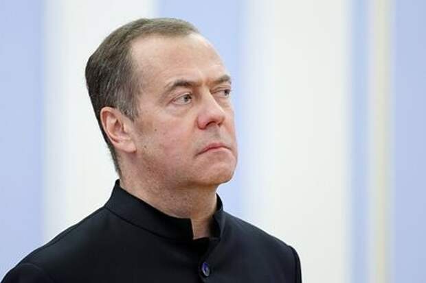 Медведев обозвал Мерца бесом из-за его амбициозных планов