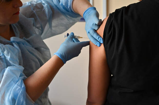 Защищает от трёх опасных инфекций: зарегистрирована первая российская поливакцина