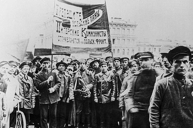 Митинг в поддержку Красной Армии во время Советско-польской войны. Гданьск, 1920 год.
