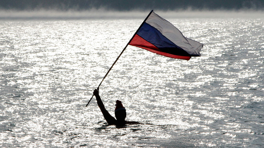 Почему уехавшие из России учат нас жить