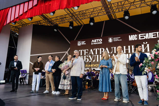Артисты Богомолов, Апексимова и Пересильд открыли фестиваль "Театральный бульвар"