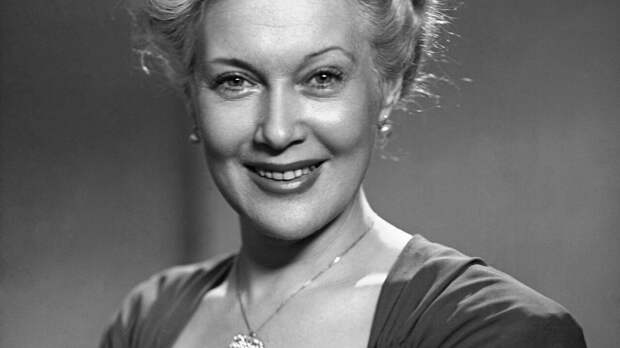 «Ей не пристало выглядеть иначе»: как первая красавица советского кино скрывала свои истинные слабости и тайны