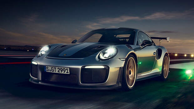 Porsche 911,Porsche 911 gt2 rs. Мощнейший из заднемоторных «девятьсот одиннадцатых» с битурбошестёркой 3.8 (700 л.с., 750 Н•м) и семидиапазонным «роботом» PDK увидел свет в 2017 году. Он сразу установил новый рекорд Нюрбургринга (6:47.25), который сам же и побил в 2018-м (6:40.33). Также вышла версия Clubsport.