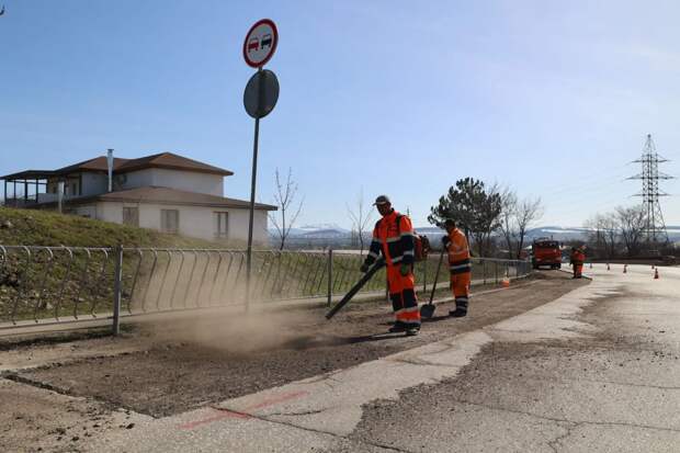 На семи улицах Симферополя 26 марта залатают ямы