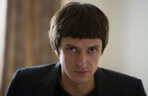 Шоу-бизнес: Выбрал немолодую, но богатую: Почему прячет 56-летнюю жену даже от коллег 44-летний актёр Юрий Чурсин