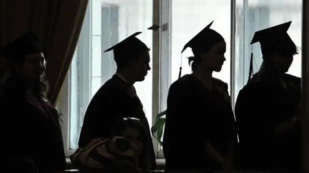 В Госдуме предложили ужесточить наказание для занимающихся написанием дипломов на заказ