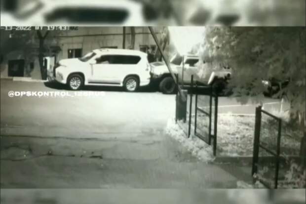 "Блондинка отметилась": курьезное ДТП в центре Владивостока попало на видео