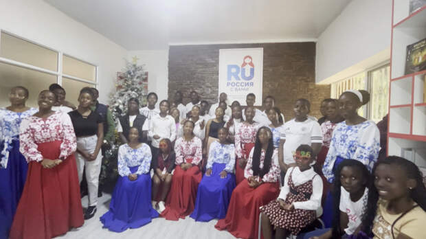 По всему миру спели песню «В лесу родилась елочка»