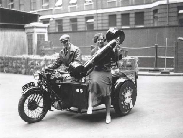 Оригинальный мотоцикл с телефонной трубкой и колесом, для набора номера.
